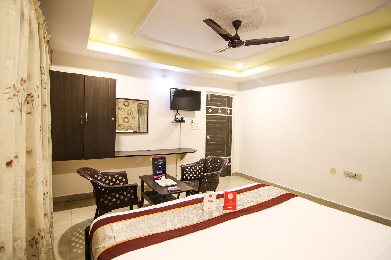 Oyo 9207 Chakri Guest House Визакхапатнам Екстериор снимка